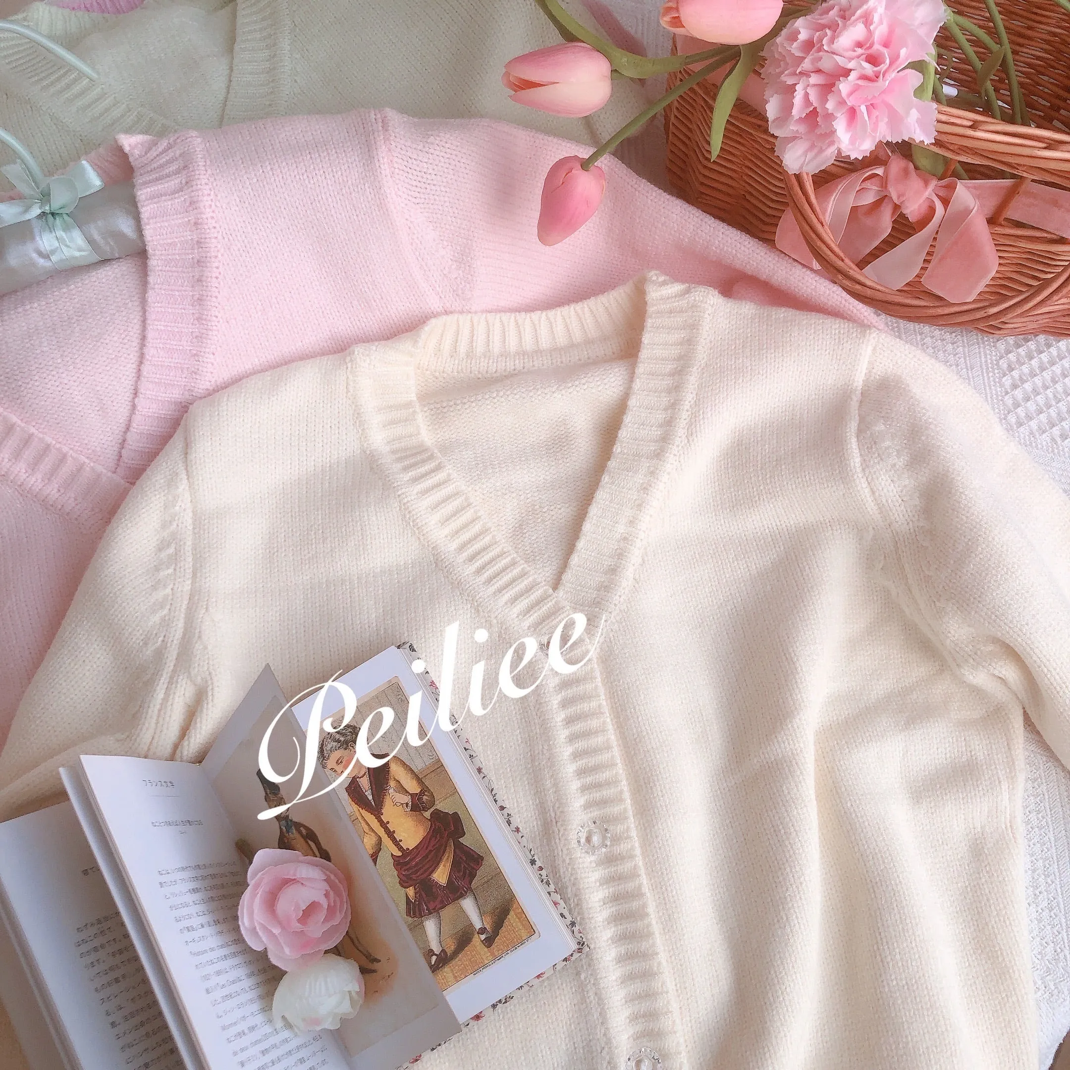 [By Peilieeshop] The Dancing Swan Soft Cardigan