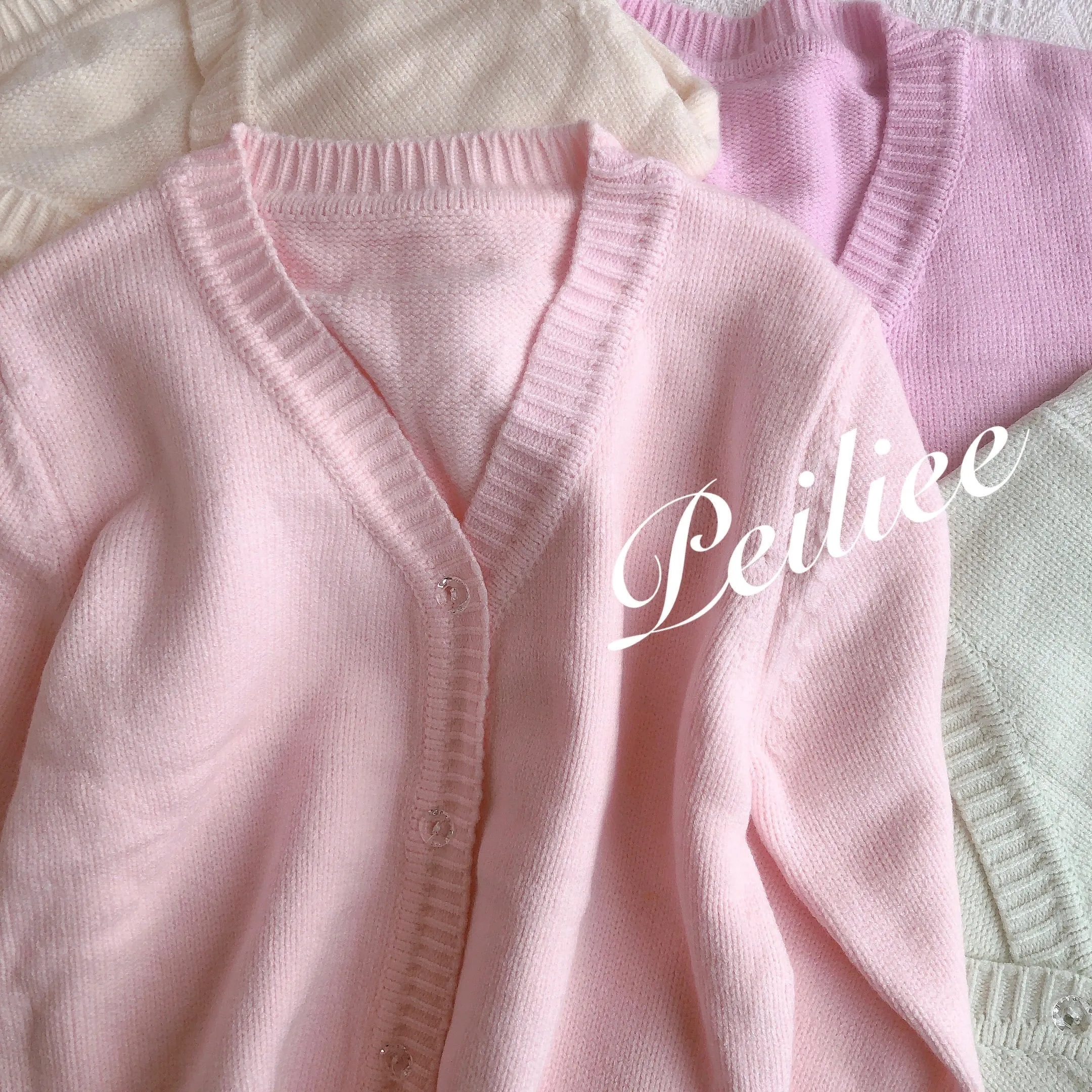 [By Peilieeshop] The Dancing Swan Soft Cardigan