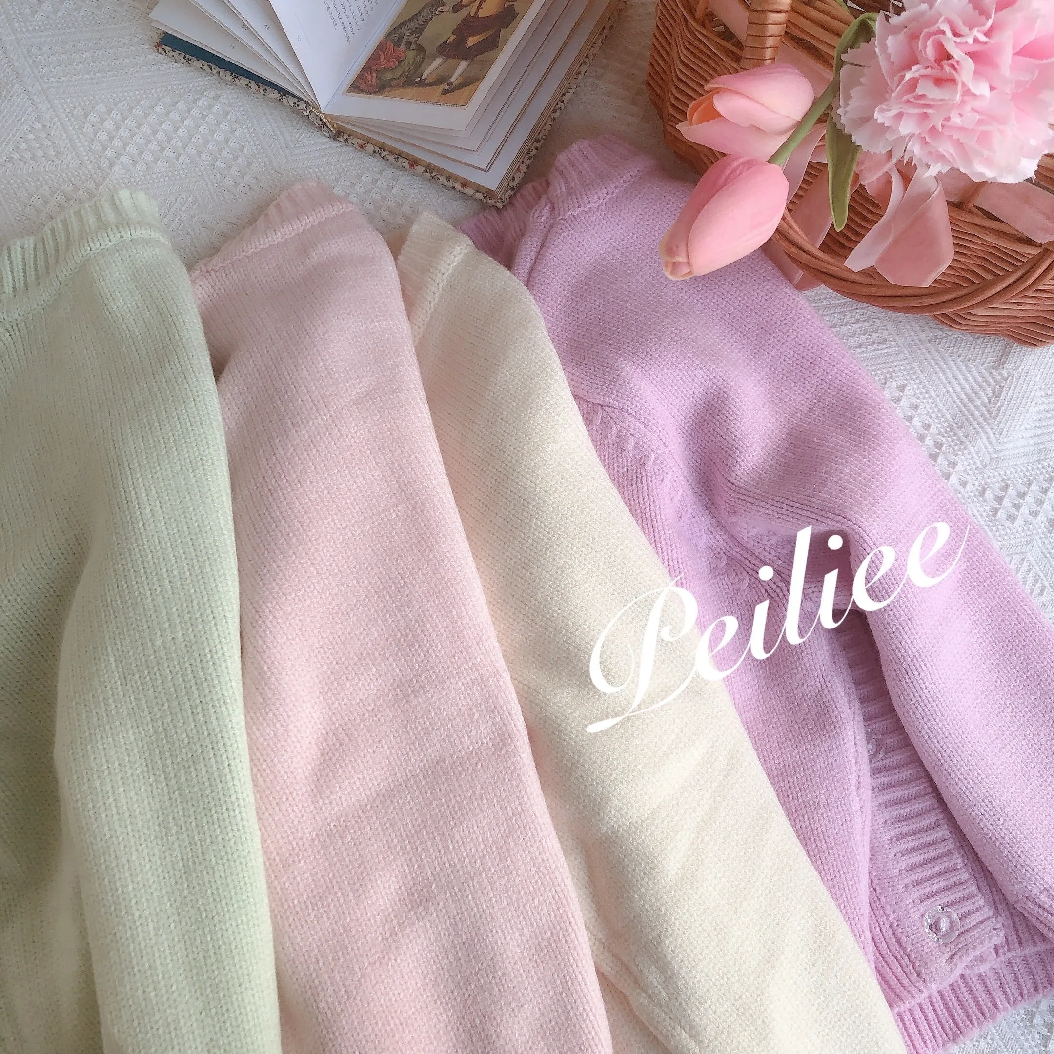 [By Peilieeshop] The Dancing Swan Soft Cardigan