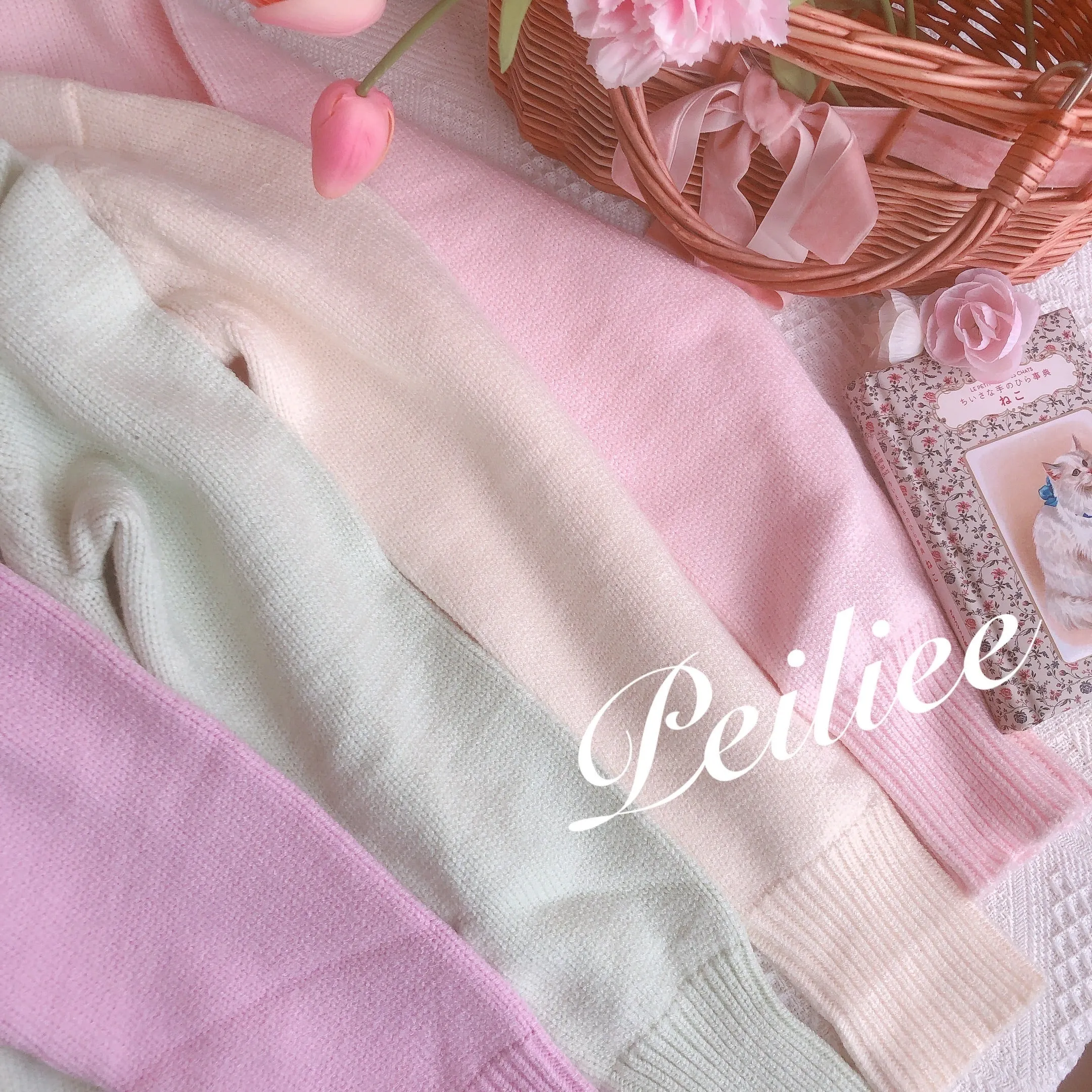 [By Peilieeshop] The Dancing Swan Soft Cardigan