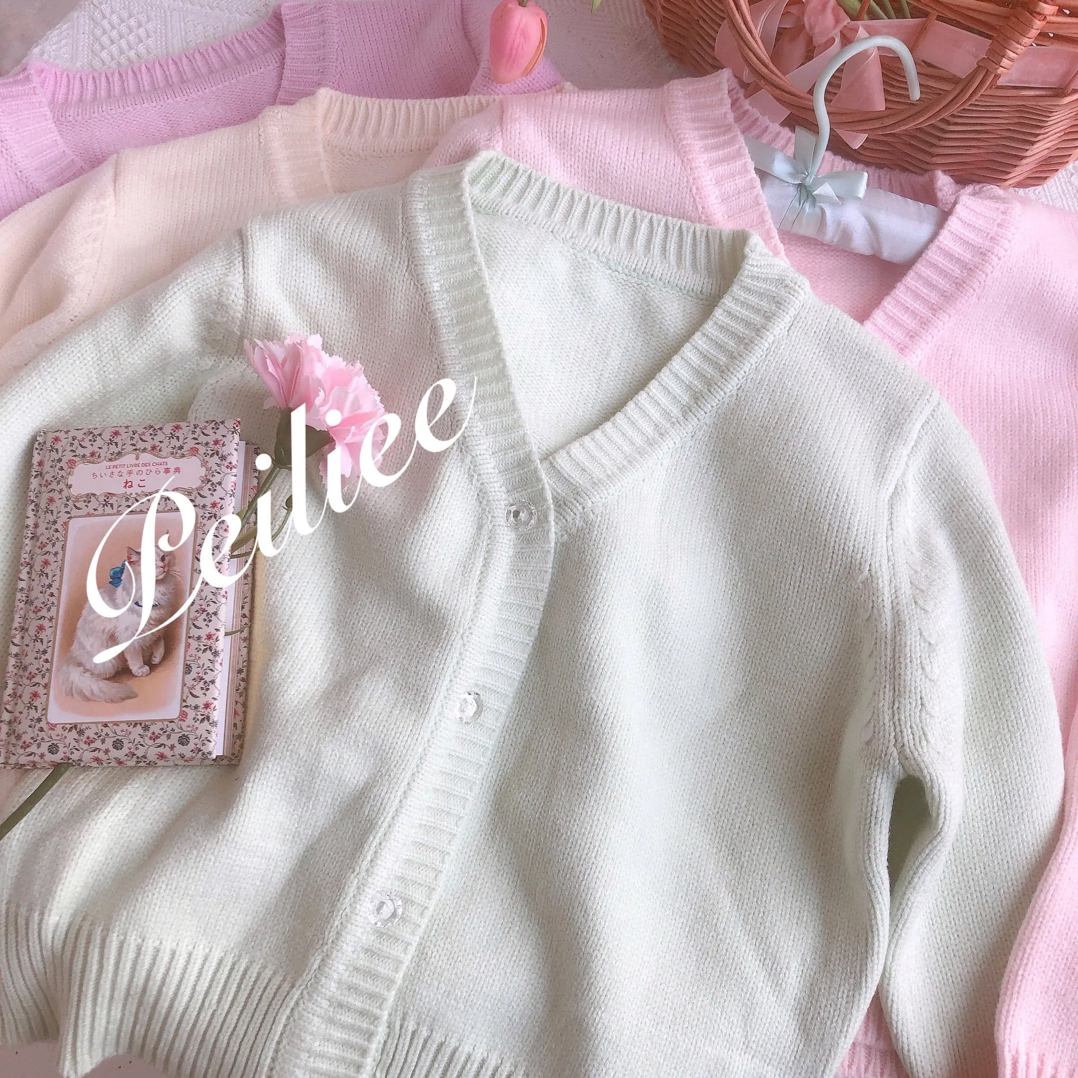 [By Peilieeshop] The Dancing Swan Soft Cardigan