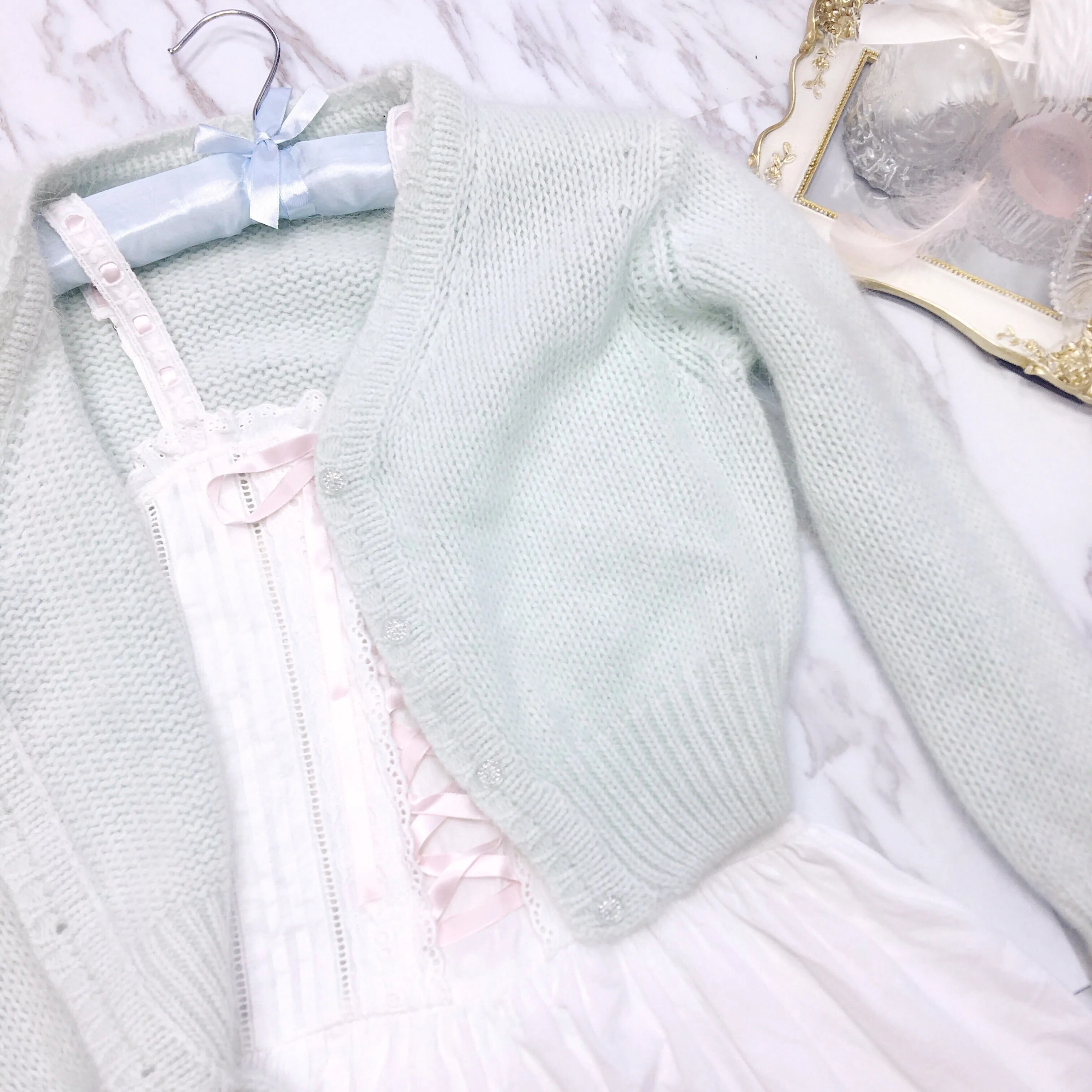 [By Peilieeshop] The Dancing Swan Soft Cardigan