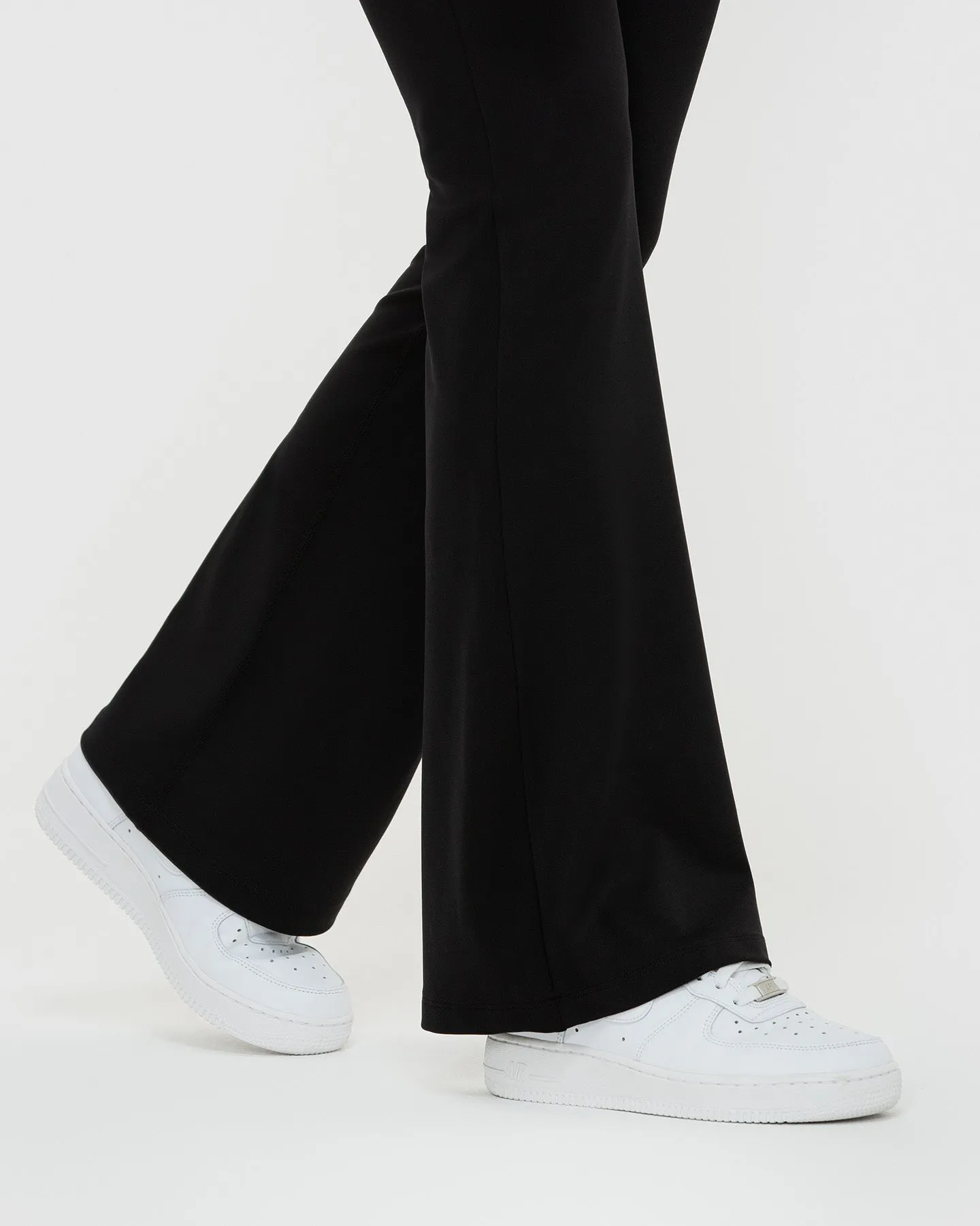 Essential Flared Leggings | Black