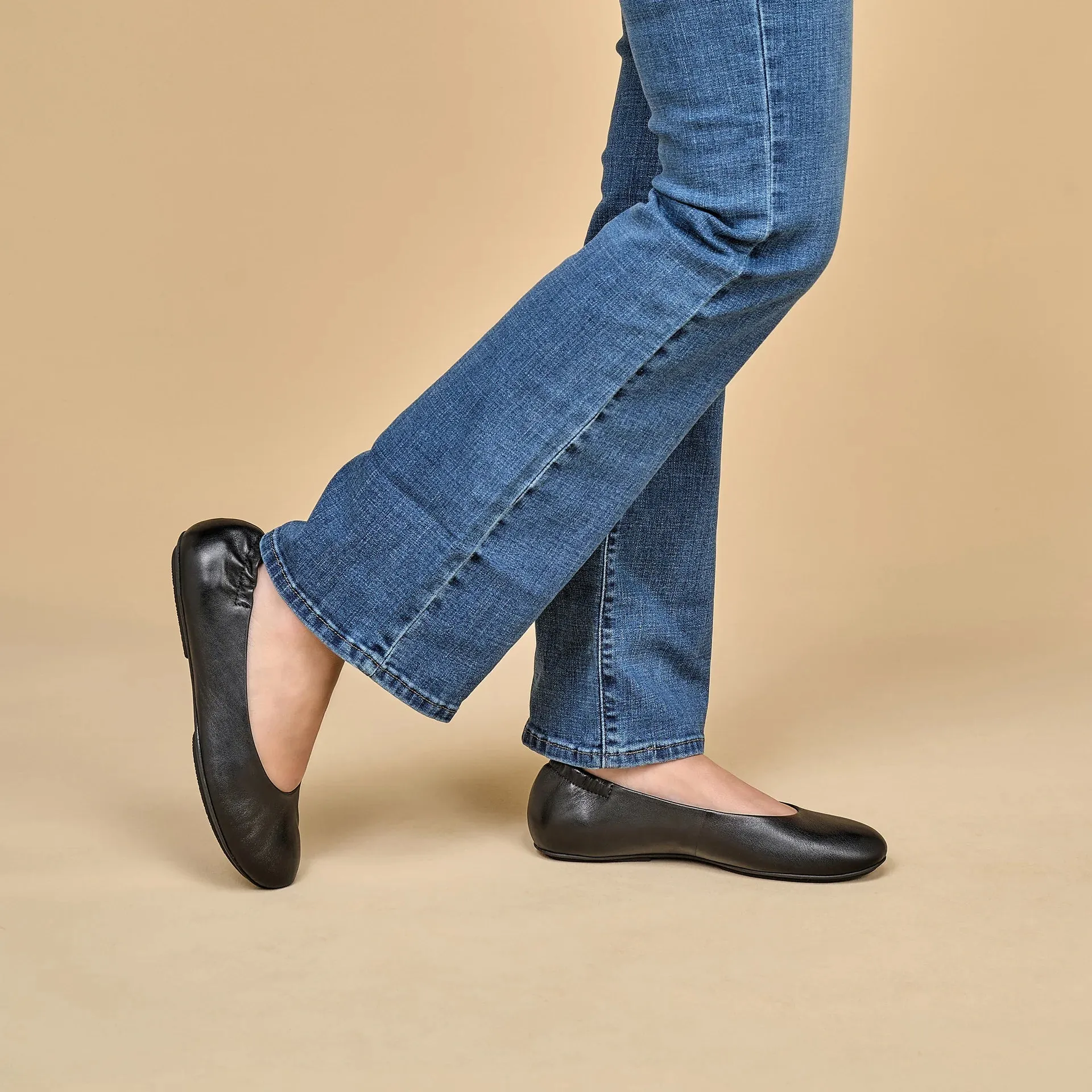 Women's Dansko Mollie Flat Color: Black Nappa